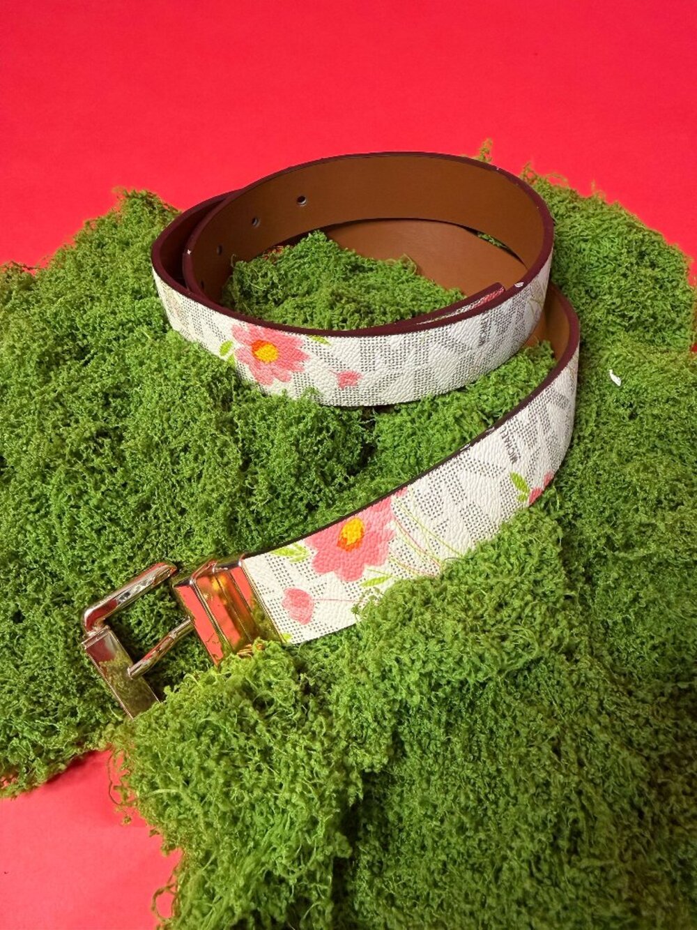 Michael Kors Floral Belt – Soft Neutral with Pink Bloom Detail 🌸